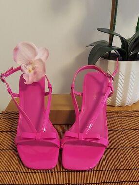 Marc Fisher Hot Pink Bow T-Strap Sandals